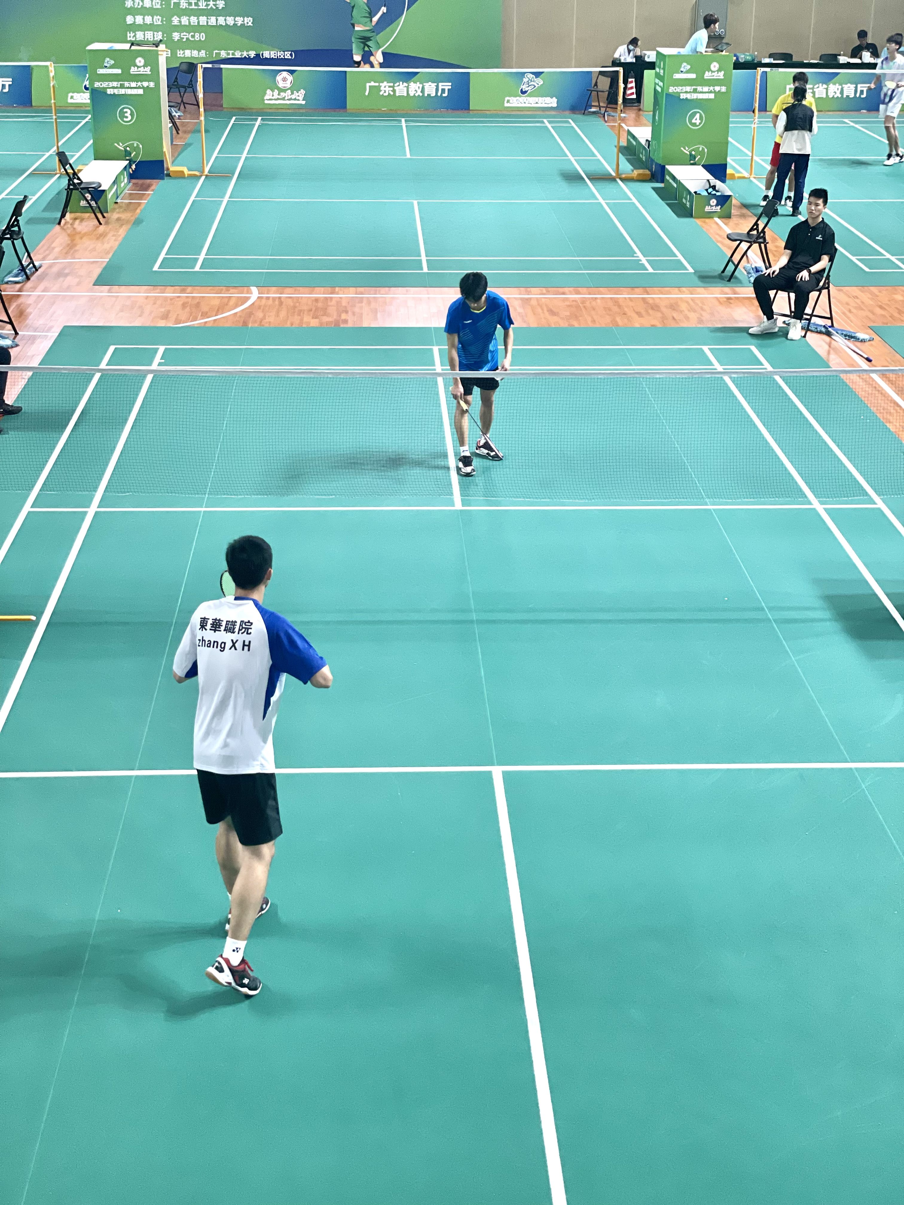 羽毛1背影.jpg 羽毛1背影.jpg