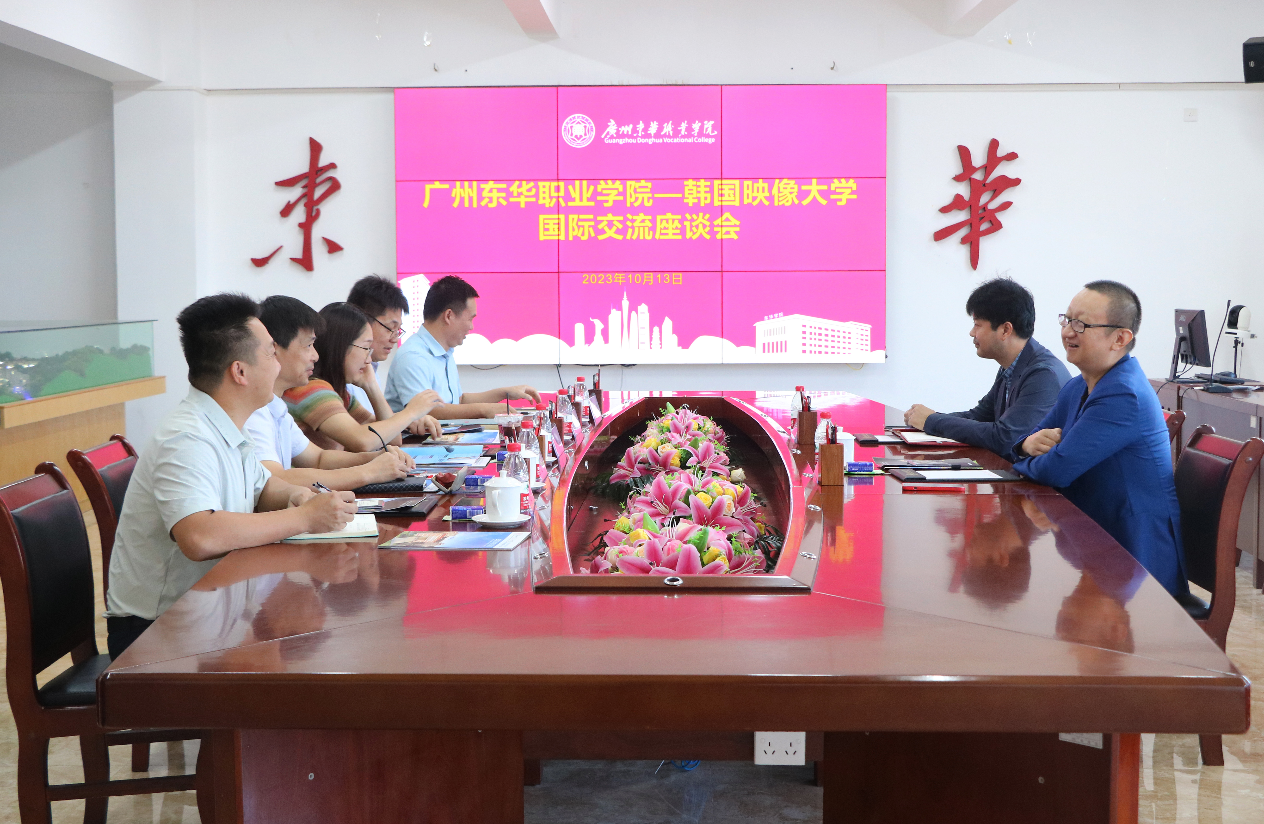 座谈现场.jpg 座谈现场.jpg