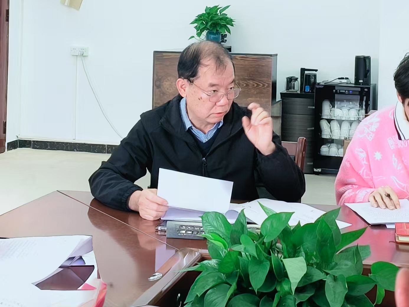 图4郑伟光校长强调年检工作细节.jpg 图4郑伟光校长强调年检工作细节.jpg