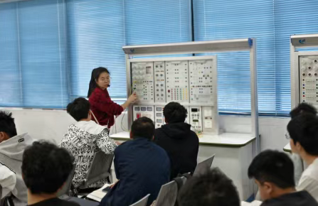 屏幕截图 2025-10-10 161903.png 屏幕截图 2025-10-10 161903.png