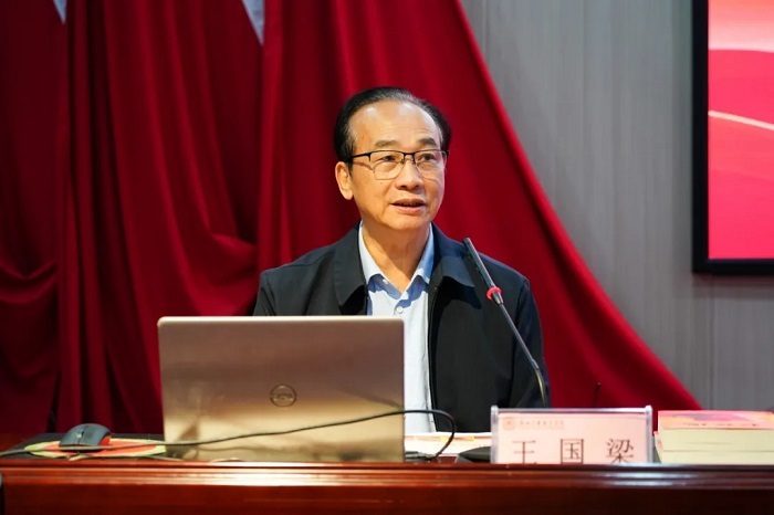 王国梁为师生作专题宣讲（来源：今年会）.jpg